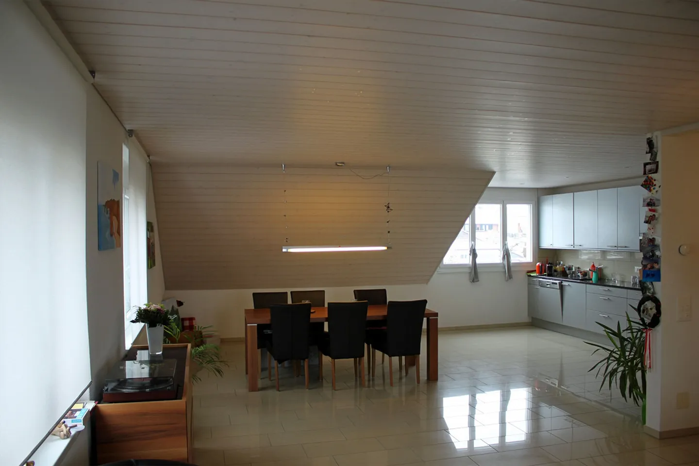 Moderne 3.5 Zimmer Attique - Foto 3 von 9