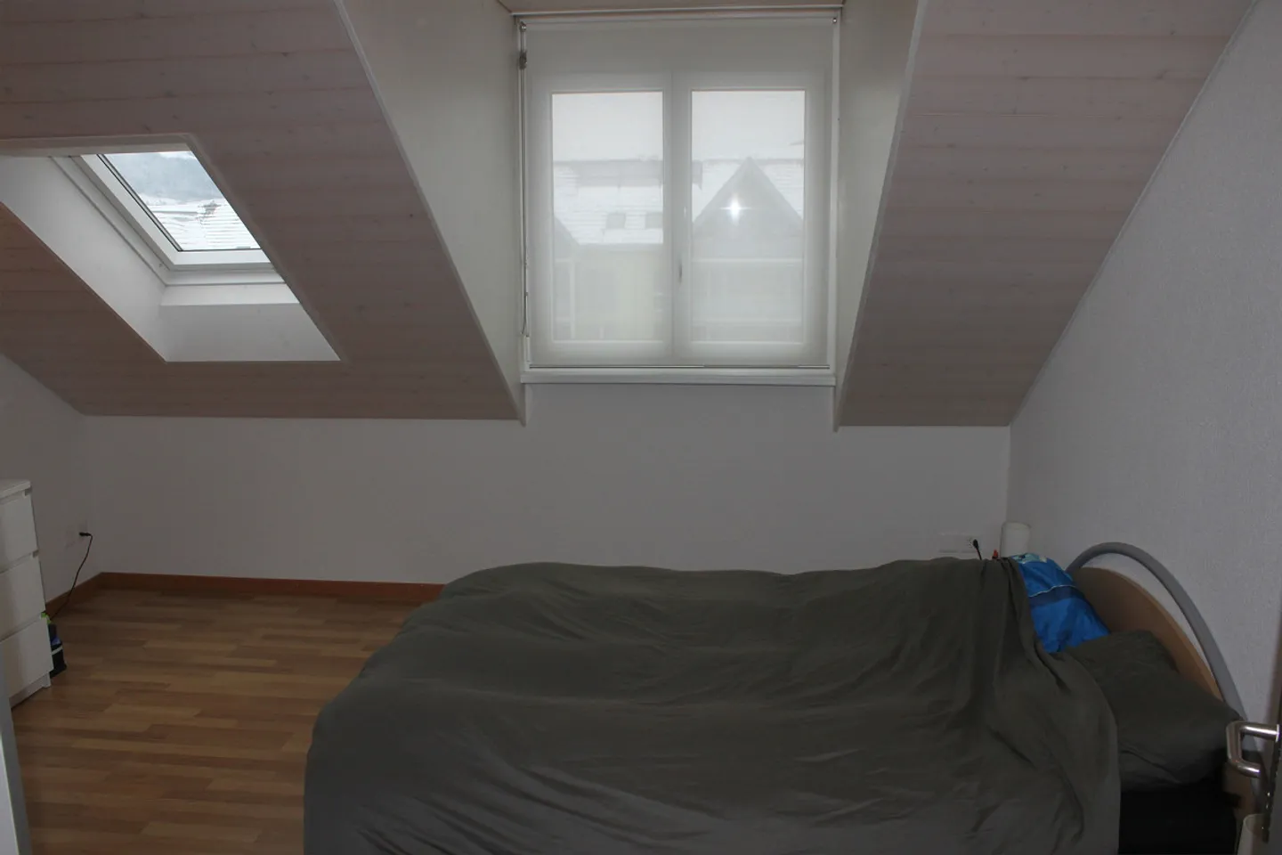 Moderne 3.5 Zimmer Attique - Foto 7 von 9