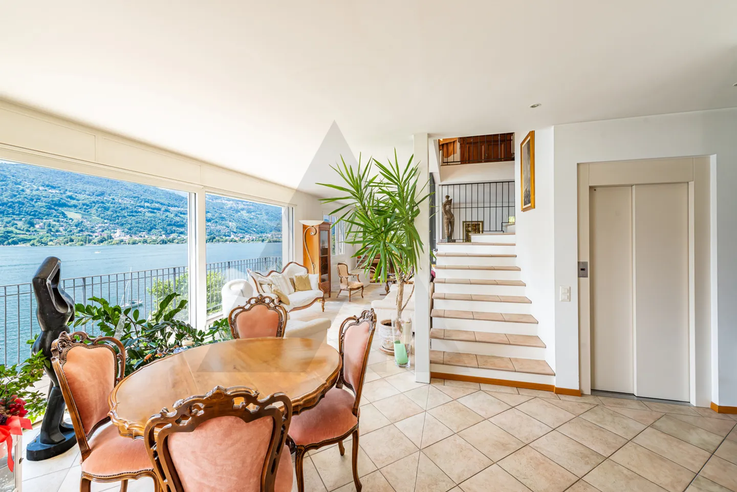 ELEGANTE IMMOBILIE MIT SEEBLICK UND PRIVATSTRAND - Foto 5 von 13