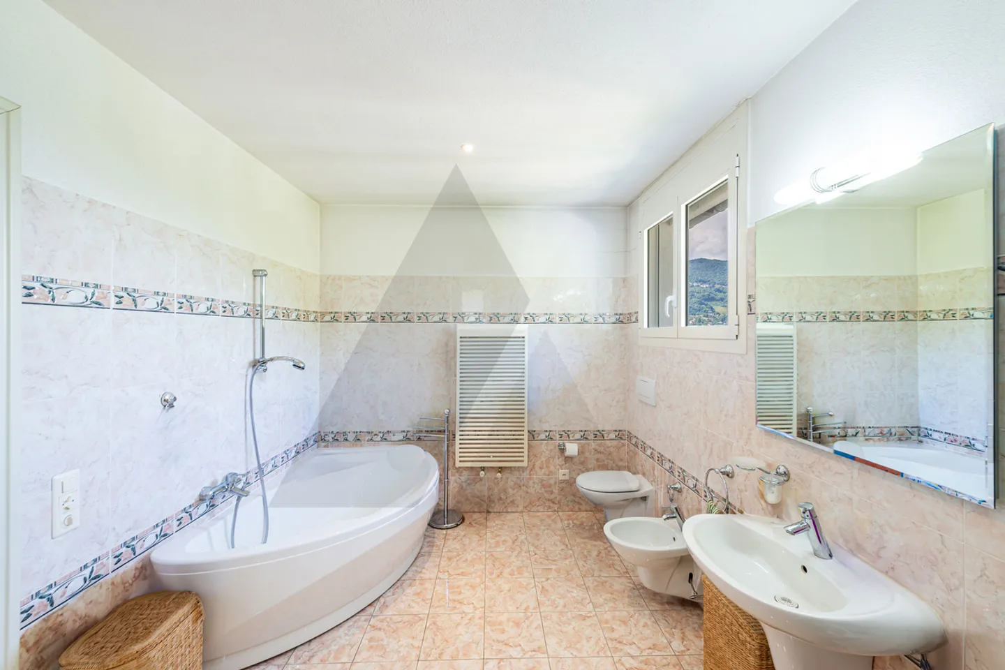 ELEGANTE IMMOBILIE MIT SEEBLICK UND PRIVATSTRAND - Foto 7 von 13