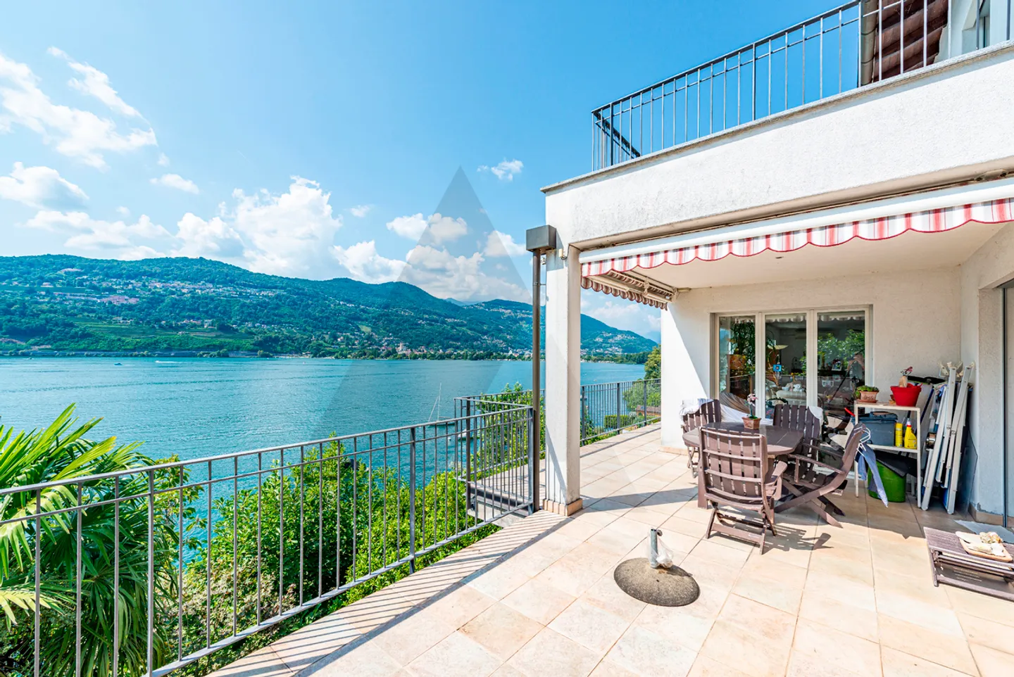 ELEGANTE IMMOBILIE MIT SEEBLICK UND PRIVATSTRAND - Foto 9 von 13