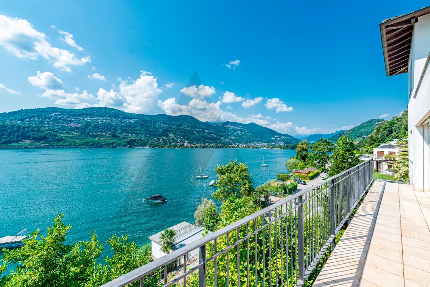 ELEGANTE IMMOBILIE MIT SEEBLICK UND PRIVATSTRAND - Foto 11 von 13