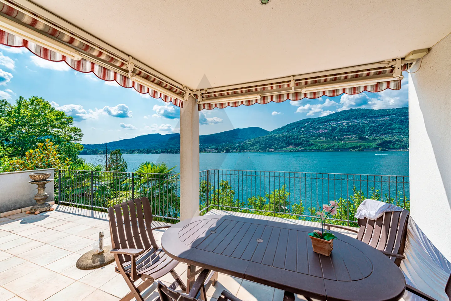 ELEGANTE IMMOBILIE MIT SEEBLICK UND PRIVATSTRAND - Foto 13 von 13