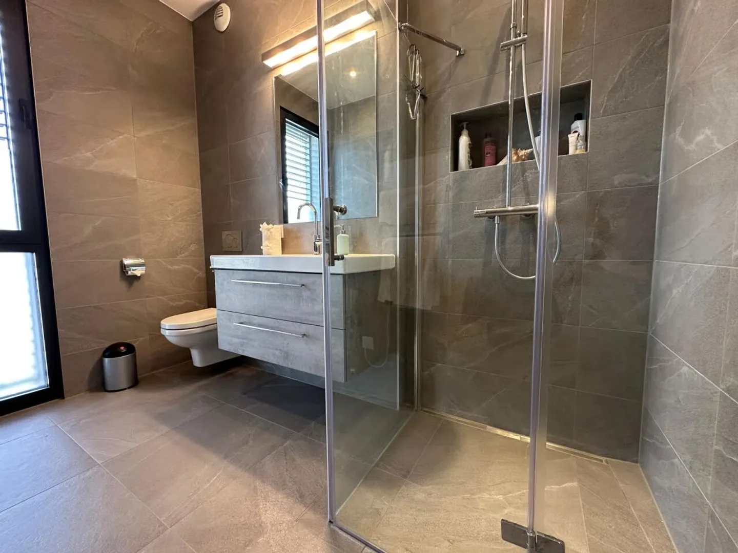 Prachtvolle Villa in Mies / 5 Schlafzimmer + Büro / Umschlossener Garten - Foto 12 di 13