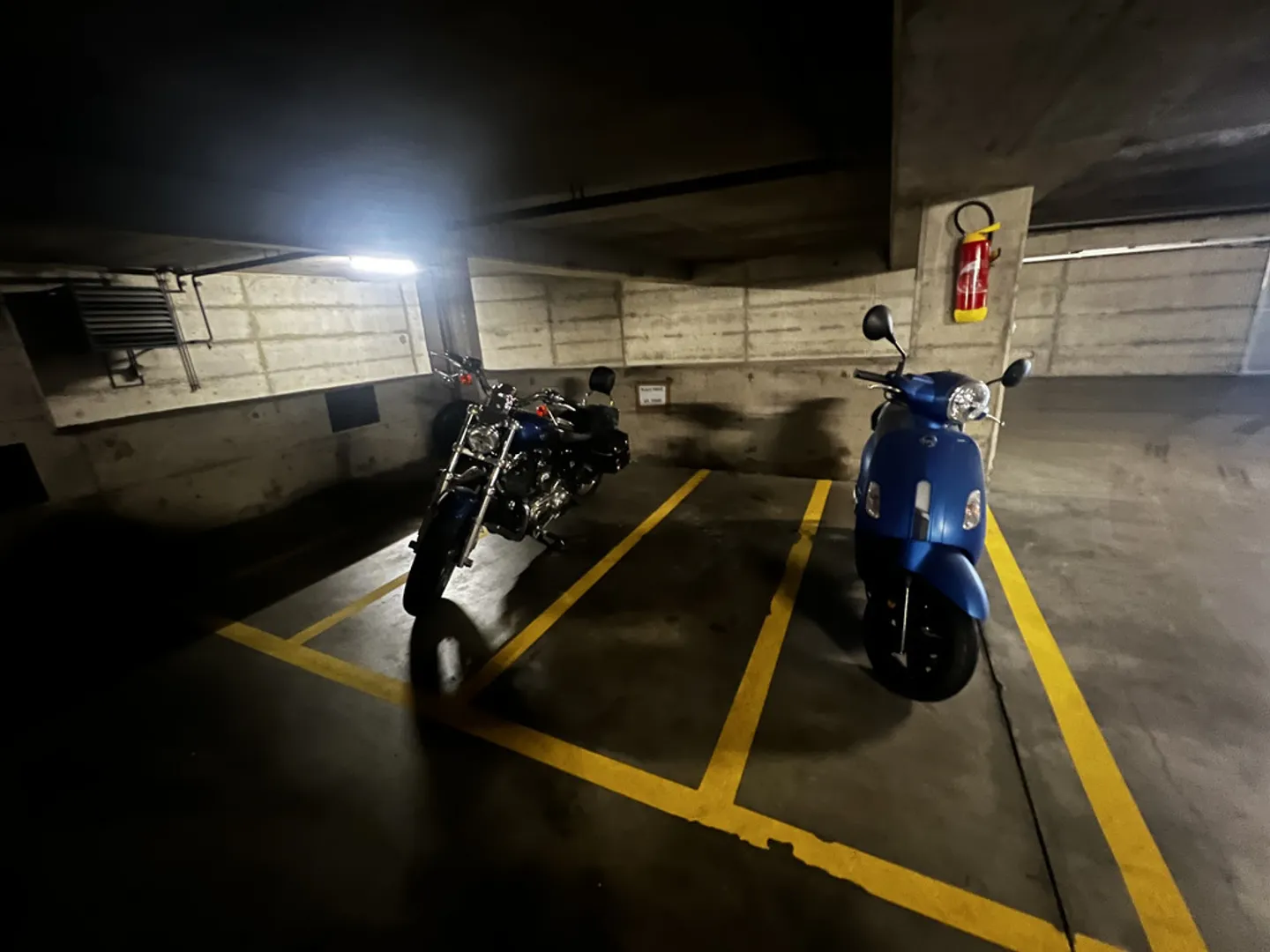Outdoor motorcycle parking space - Photo 2 of 2