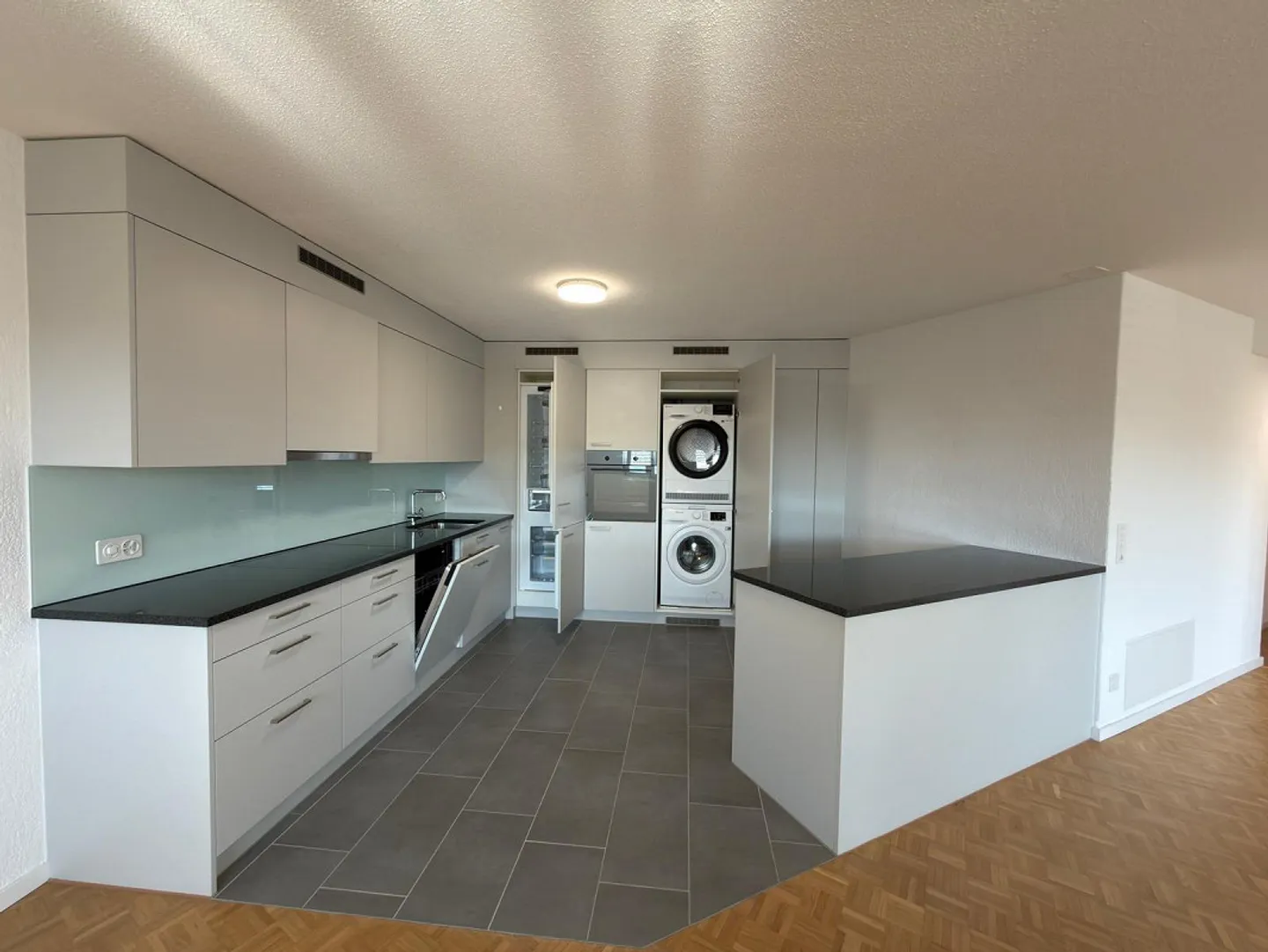 Superbe appartement moderne de 4,5 pièces - Photo 2 sur 12