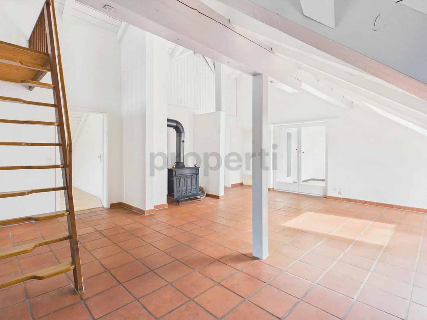 Gemütliche 4.5-Zimmer-Dachwohnung mit Balkon in Beringen - Photo 12 of 16
