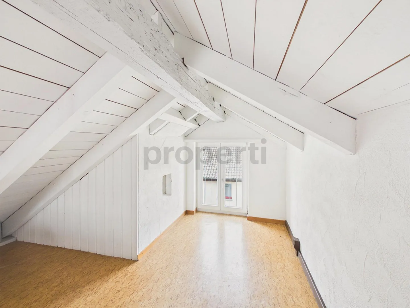Gemütliche 4.5-Zimmer-Dachwohnung mit Balkon in Beringen - Photo 14 of 16