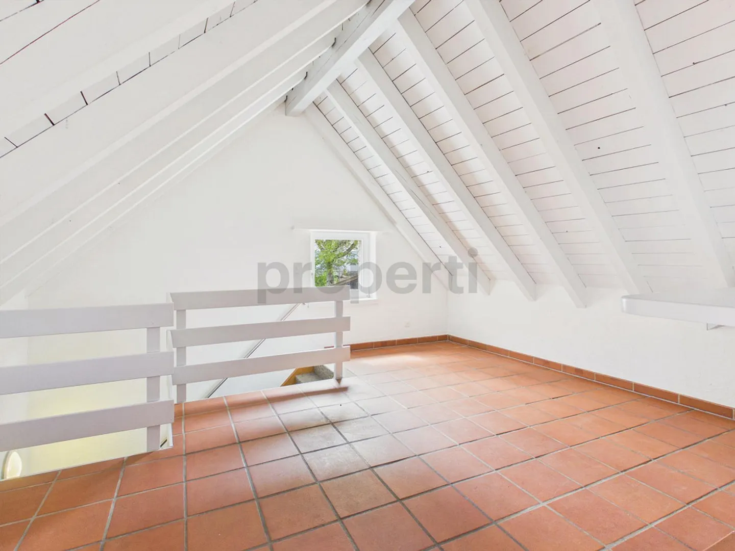 Gemütliche 4.5-Zimmer-Dachwohnung mit Balkon in Beringen - Photo 5 of 16