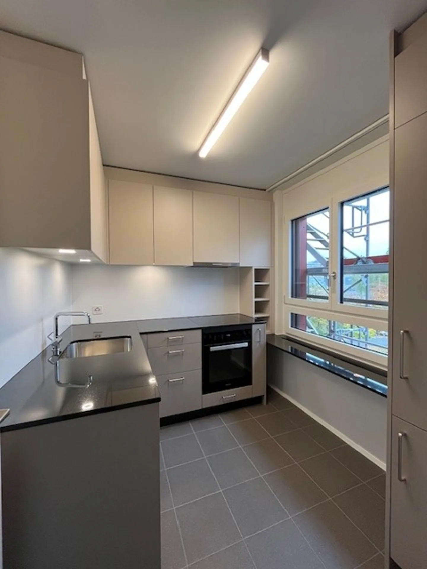 Kürzlich sanierte 2.5-Zimmerwohnung mit toller Aussicht zu vermieten! - Foto 1 von 6
