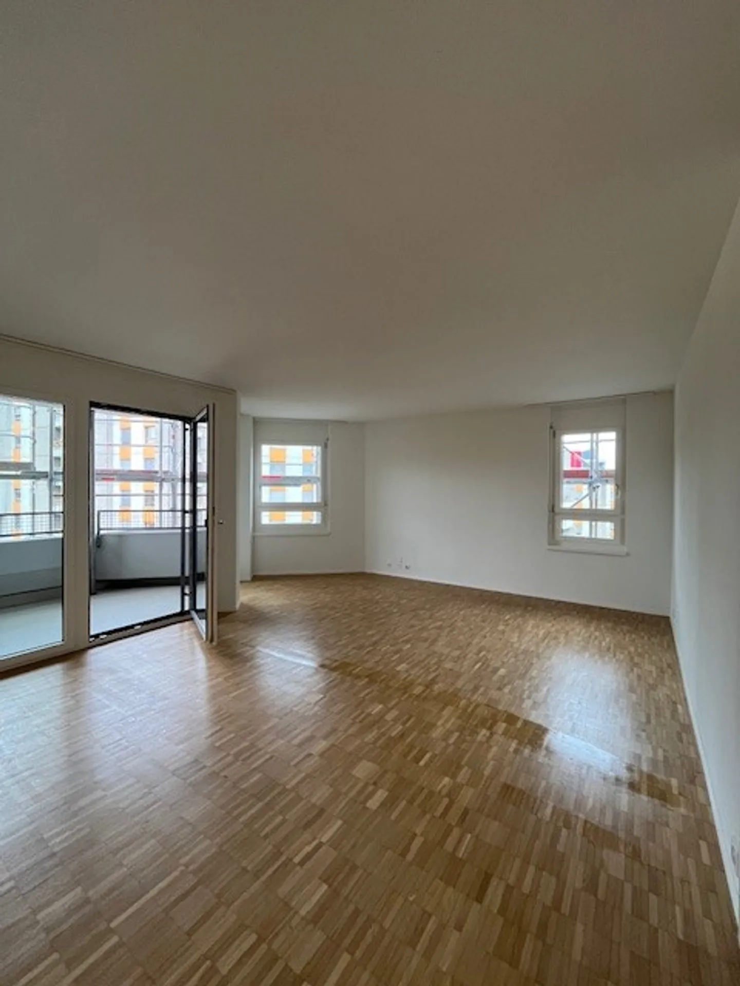 Kürzlich sanierte 2.5-Zimmerwohnung mit toller Aussicht zu vermieten! - Foto 3 von 6