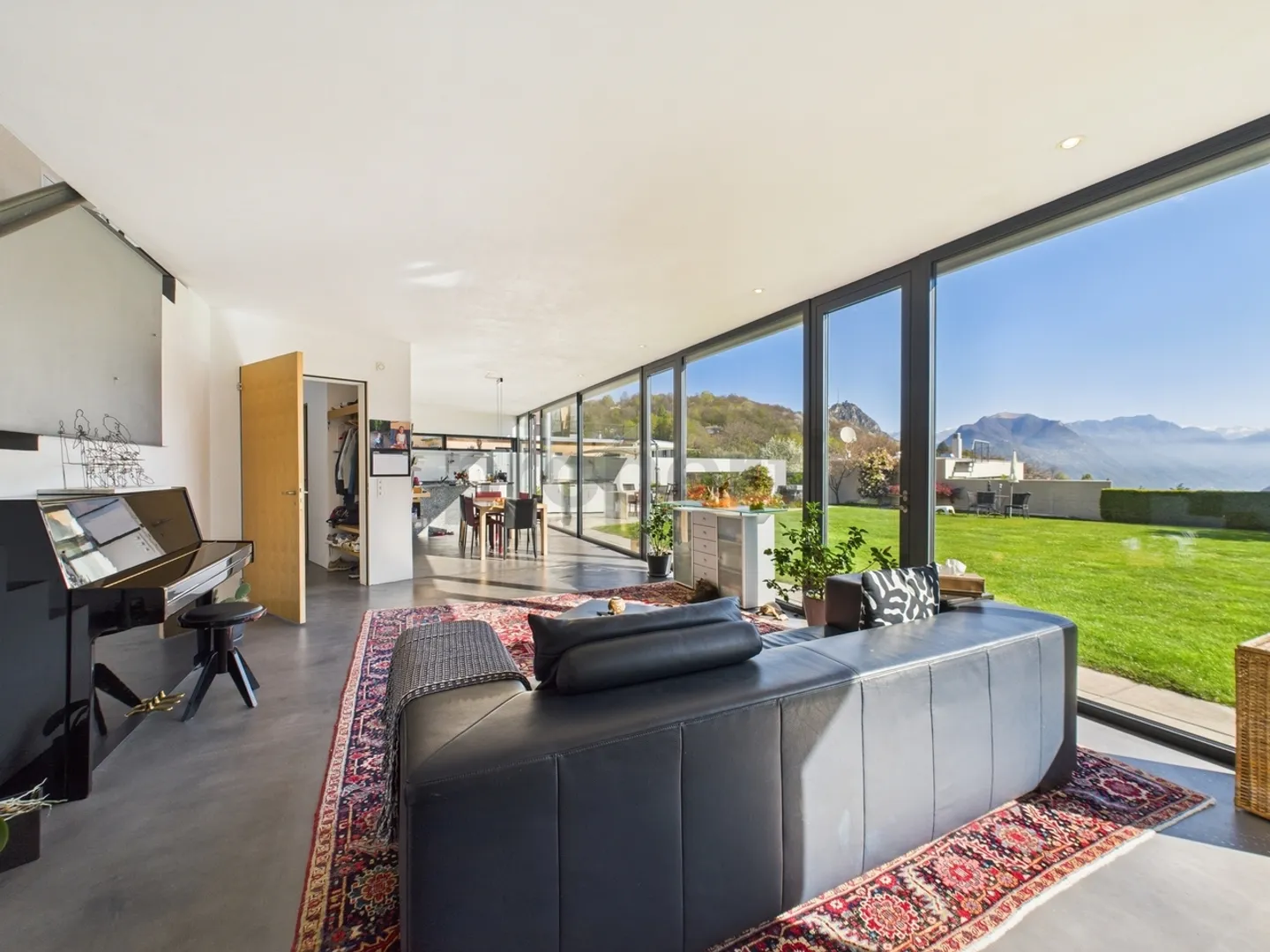 Moderne Oase mit atemberaubendem Seeblick - Foto 6 von 12