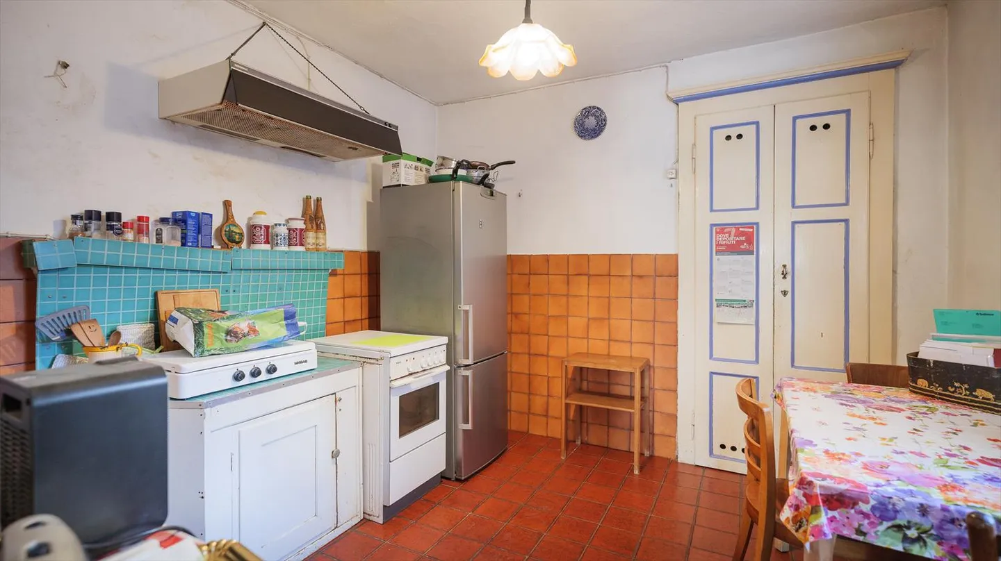 Casa con 4,5 stanze e stalla da ristrutturare a Barbengo - Foto 4 di 9