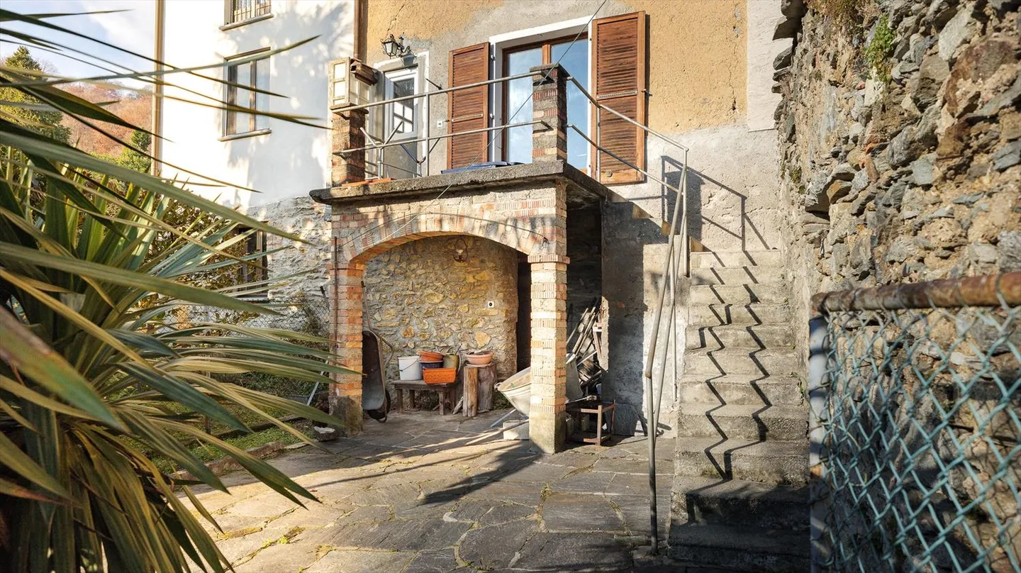 Casa con 4,5 stanze e stalla da ristrutturare a Barbengo - Foto 8 di 9