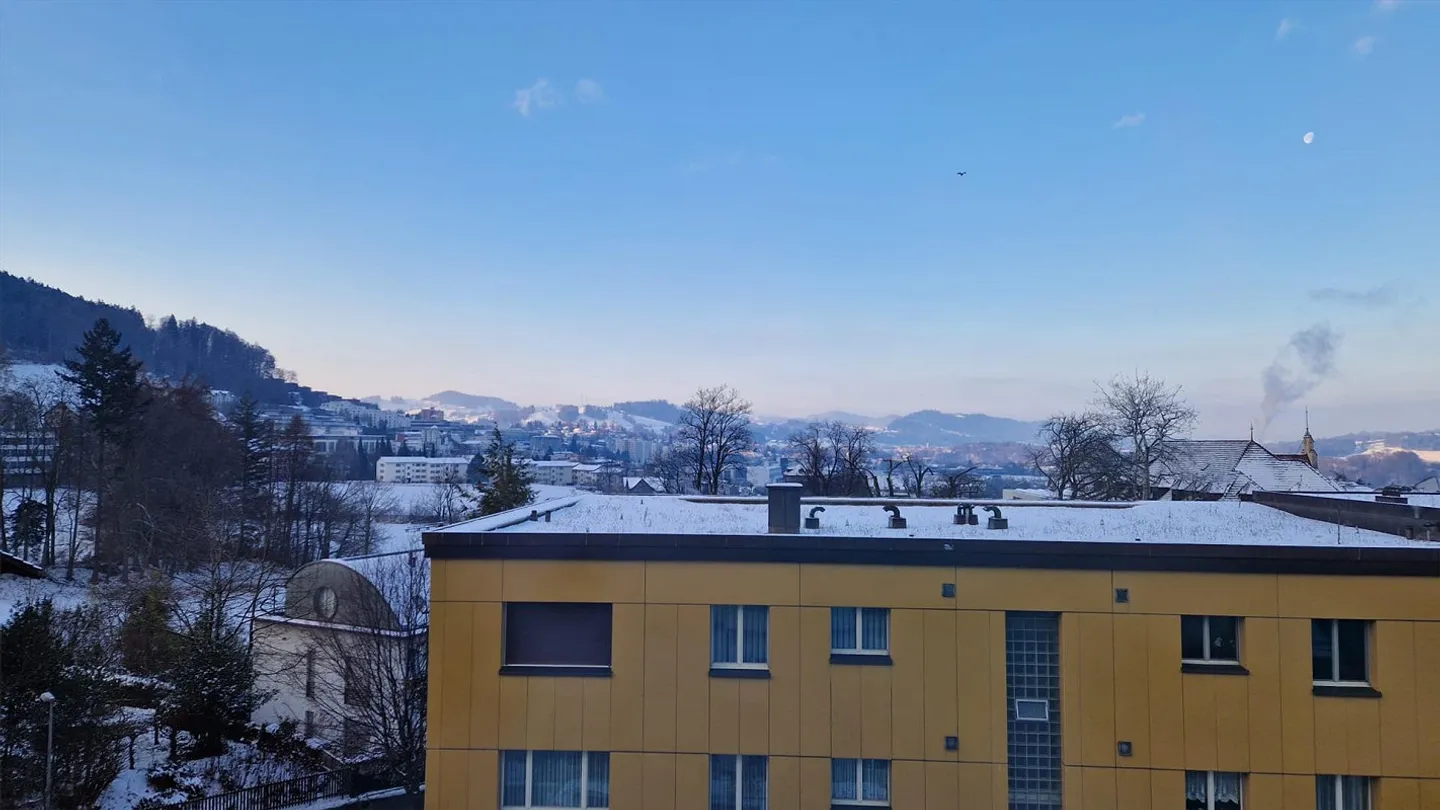 Sunny 4.5-room apartment with balcony in St. Gallen - Photo 2 of 10