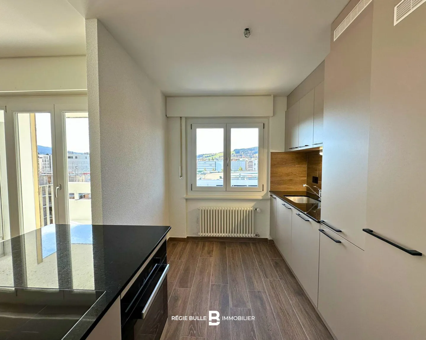 Bulle - Charming renovated 4.5-room apartments - Photo 4 of 12