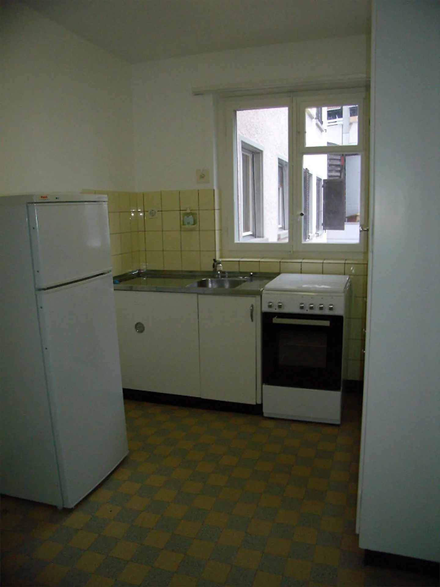 Appartement 3 pièces dans un emplacement central - Photo 2 sur 7