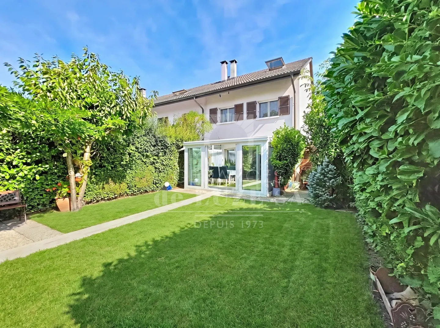 Charming Family Villa in Bellevue - Photo 1 of 29