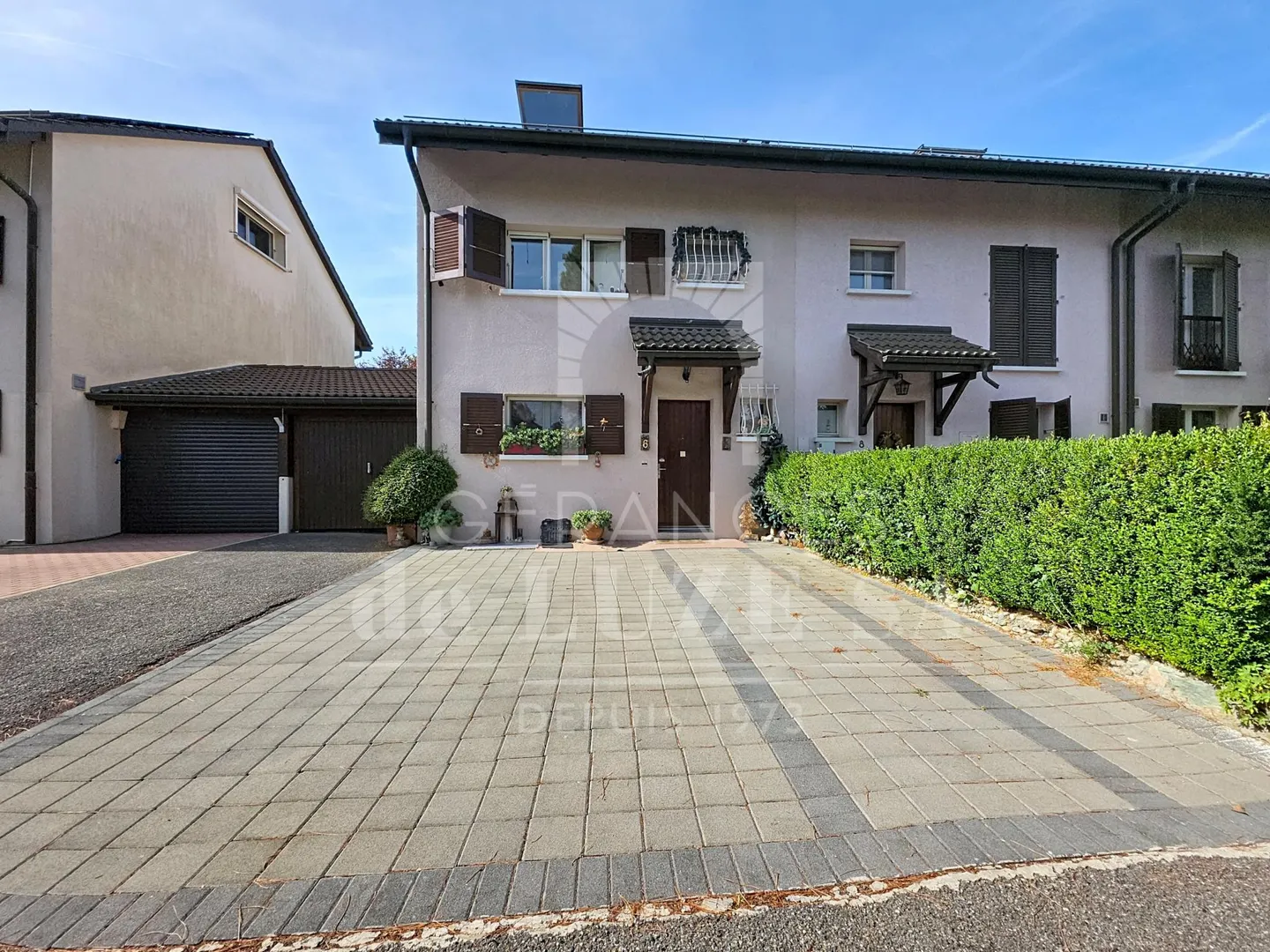Charming Family Villa in Bellevue - Photo 4 of 29