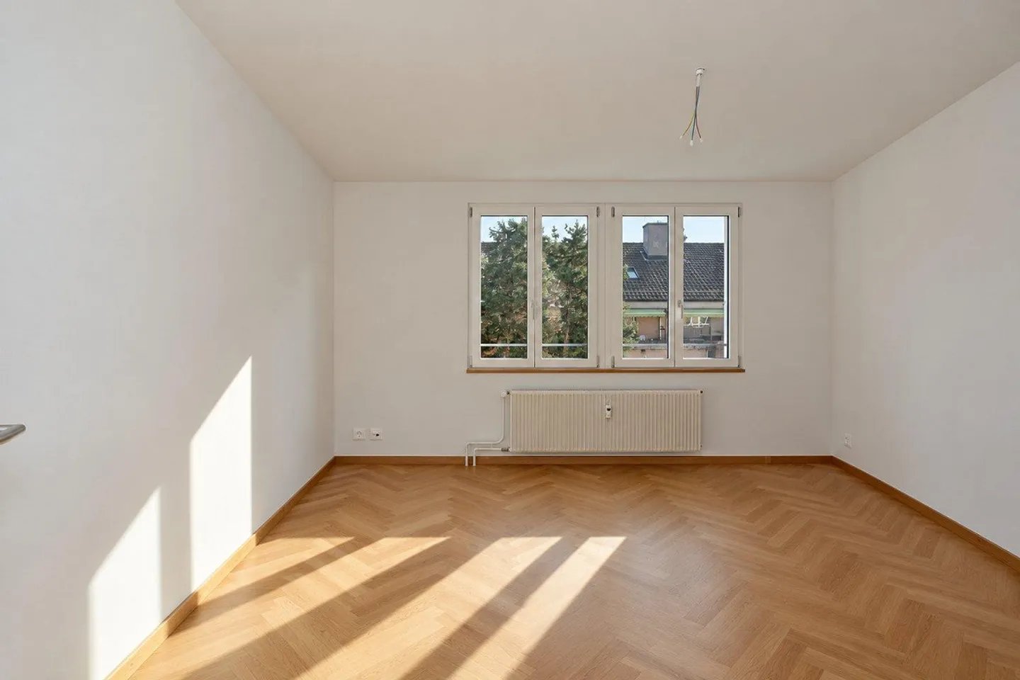First rental after complete renovation | Stylish living with balcony to the courtyard - Photo 5 of 9