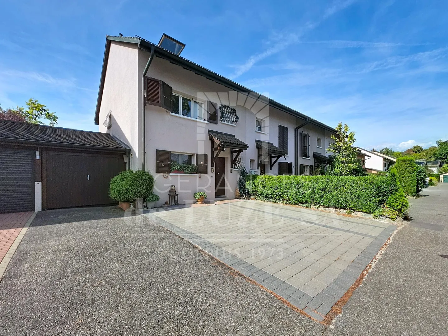 Charming Family Villa in Bellevue - Photo 2 of 29