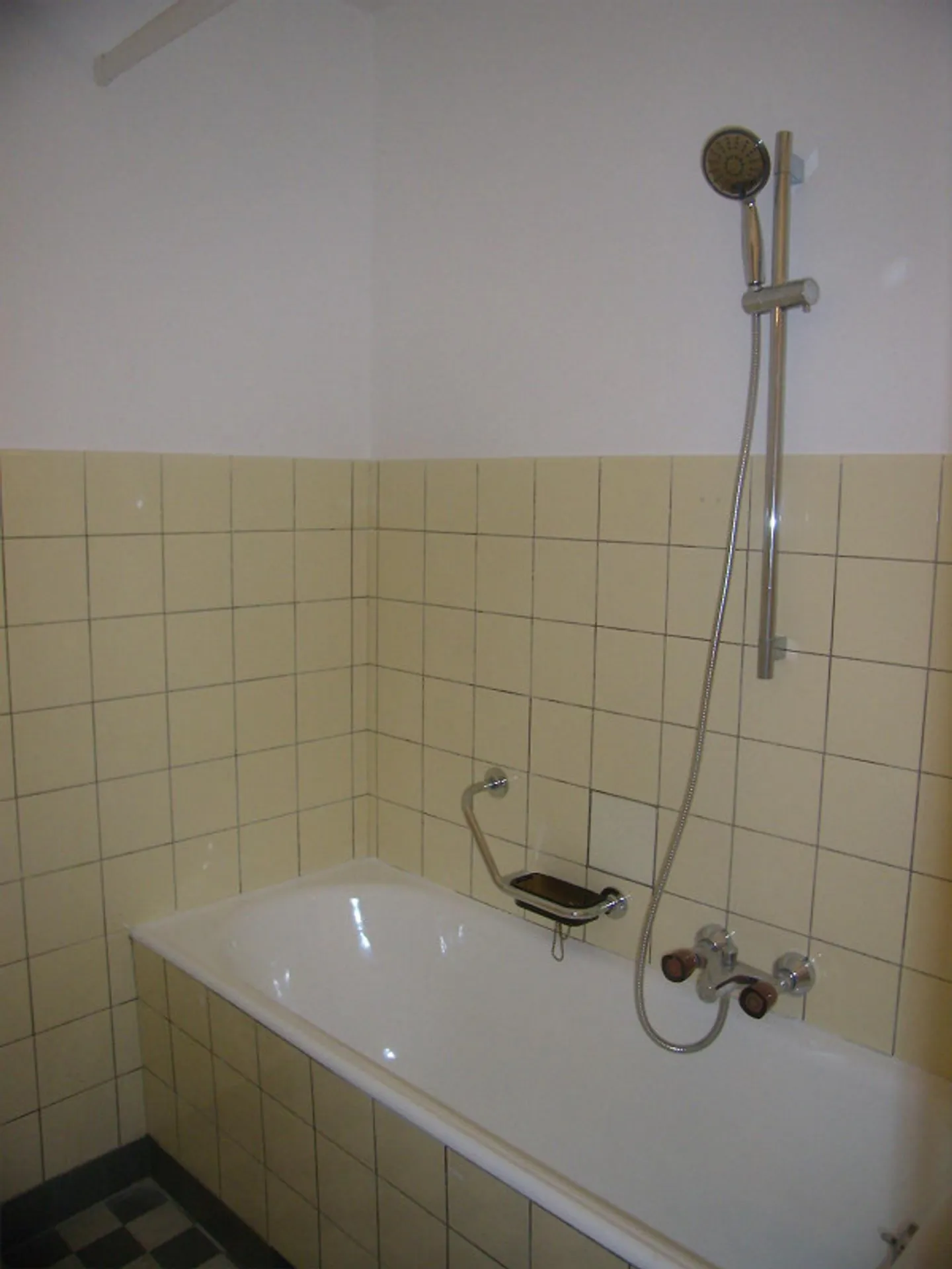 Appartement 3 pièces dans un emplacement central - Photo 3 sur 7
