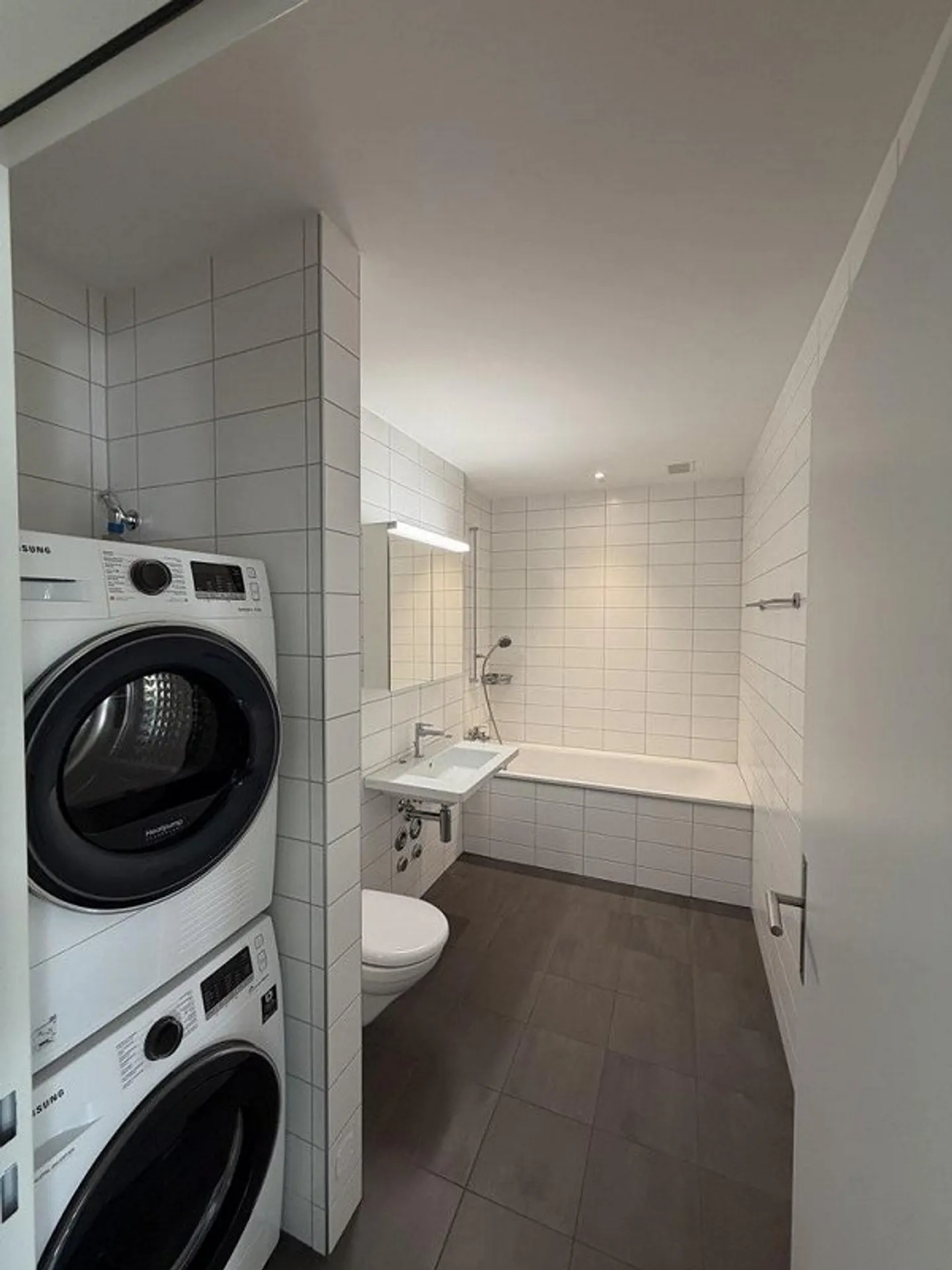 Do you love it spacious? - Photo 6 of 7