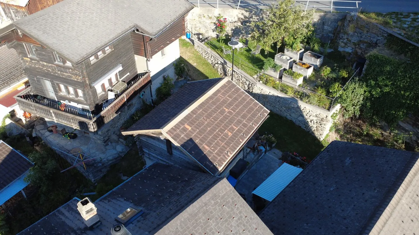 Terrain idyllique avec étable aménageable dans un emplacement ensoleillé - Photo 8 sur 13