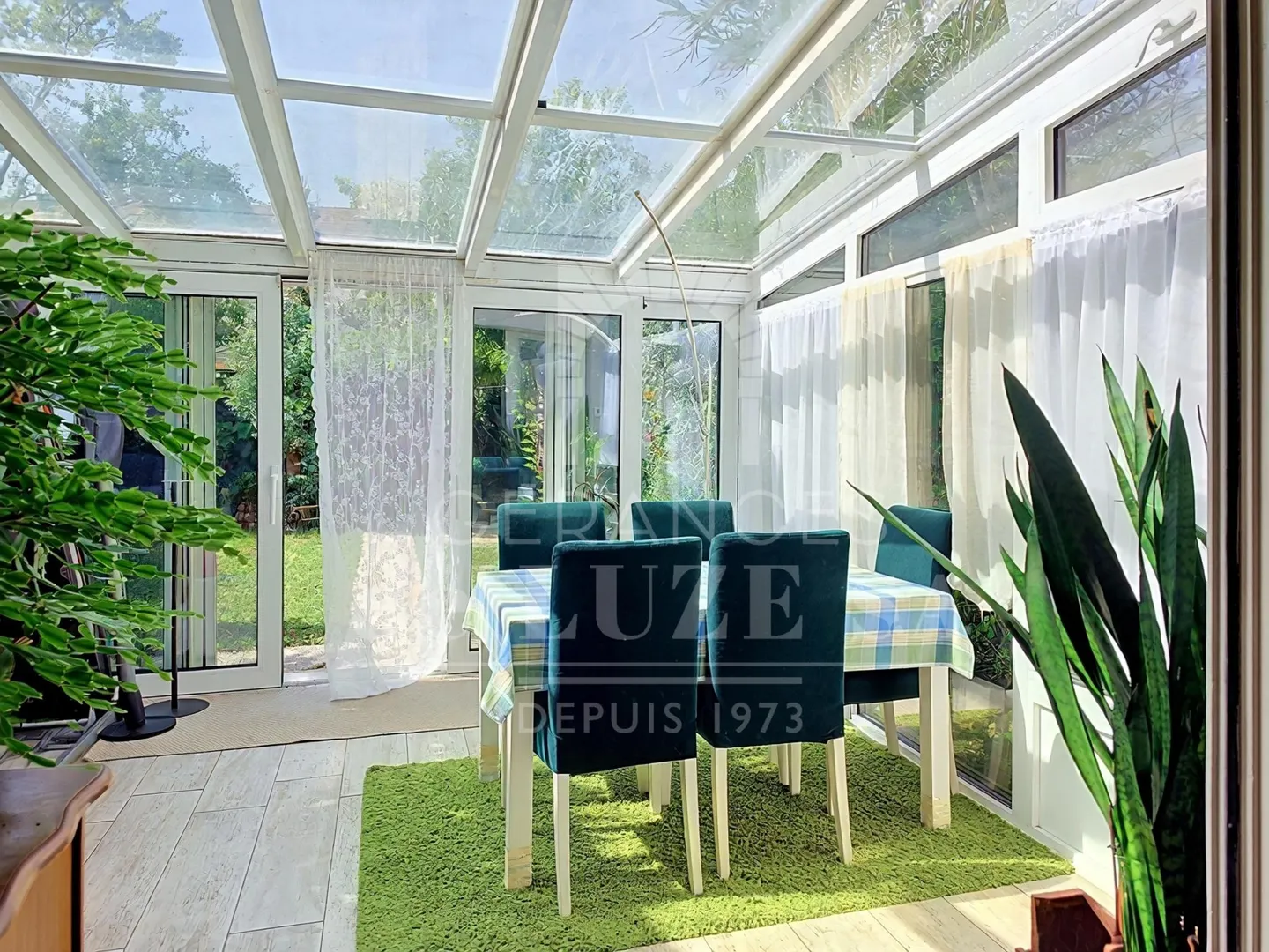 Charming Family Villa in Bellevue - Photo 11 of 29