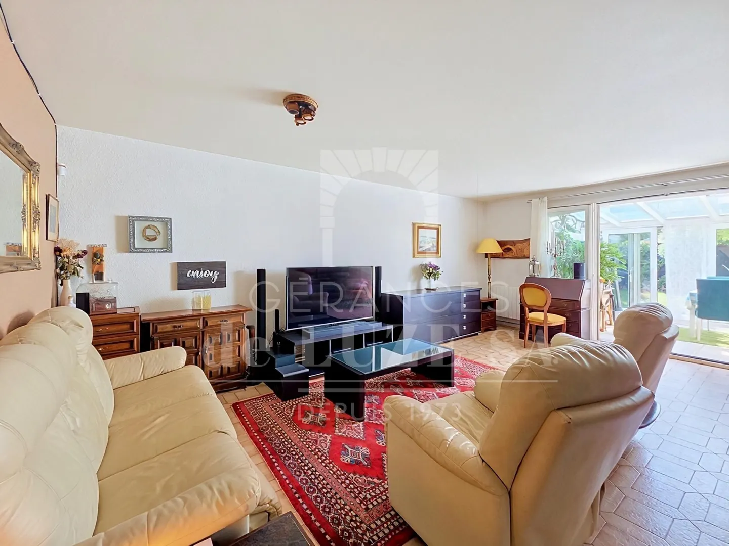 Charming Family Villa in Bellevue - Photo 12 of 29