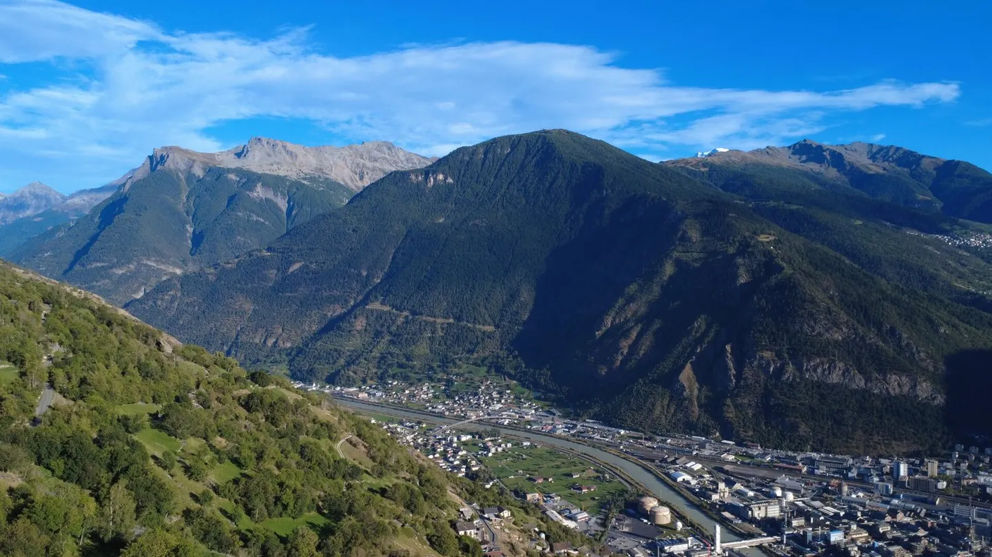 Terrain idyllique avec étable aménageable dans un emplacement ensoleillé - Photo 12 sur 13