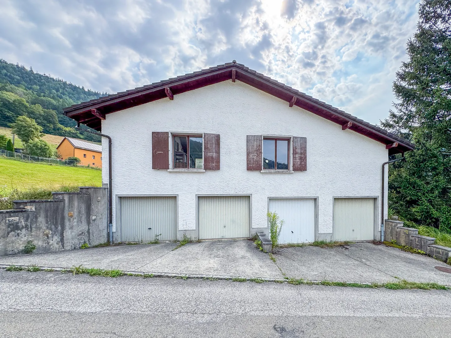 Casa con 3 appartamenti, garage e grande giardino - Foto 22 di 27