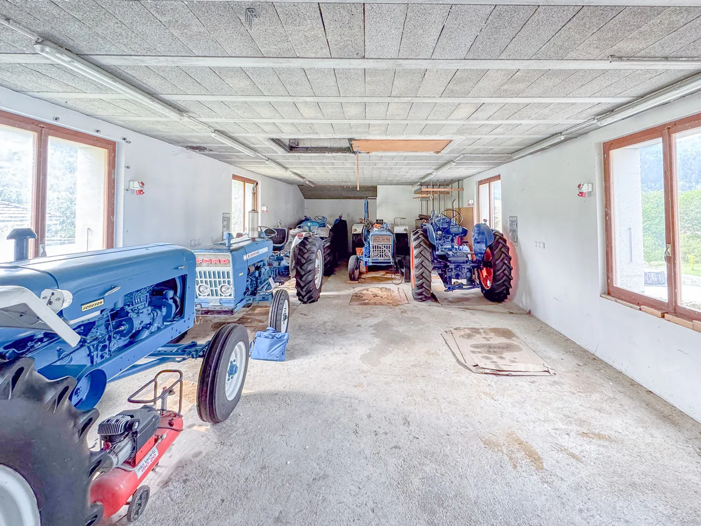 Casa con 3 appartamenti, garage e grande giardino - Foto 23 di 27