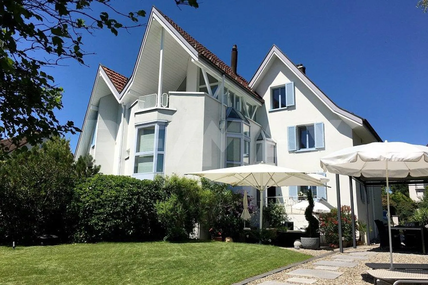 Casa con 7.5 stanze - Foto 1 di 13