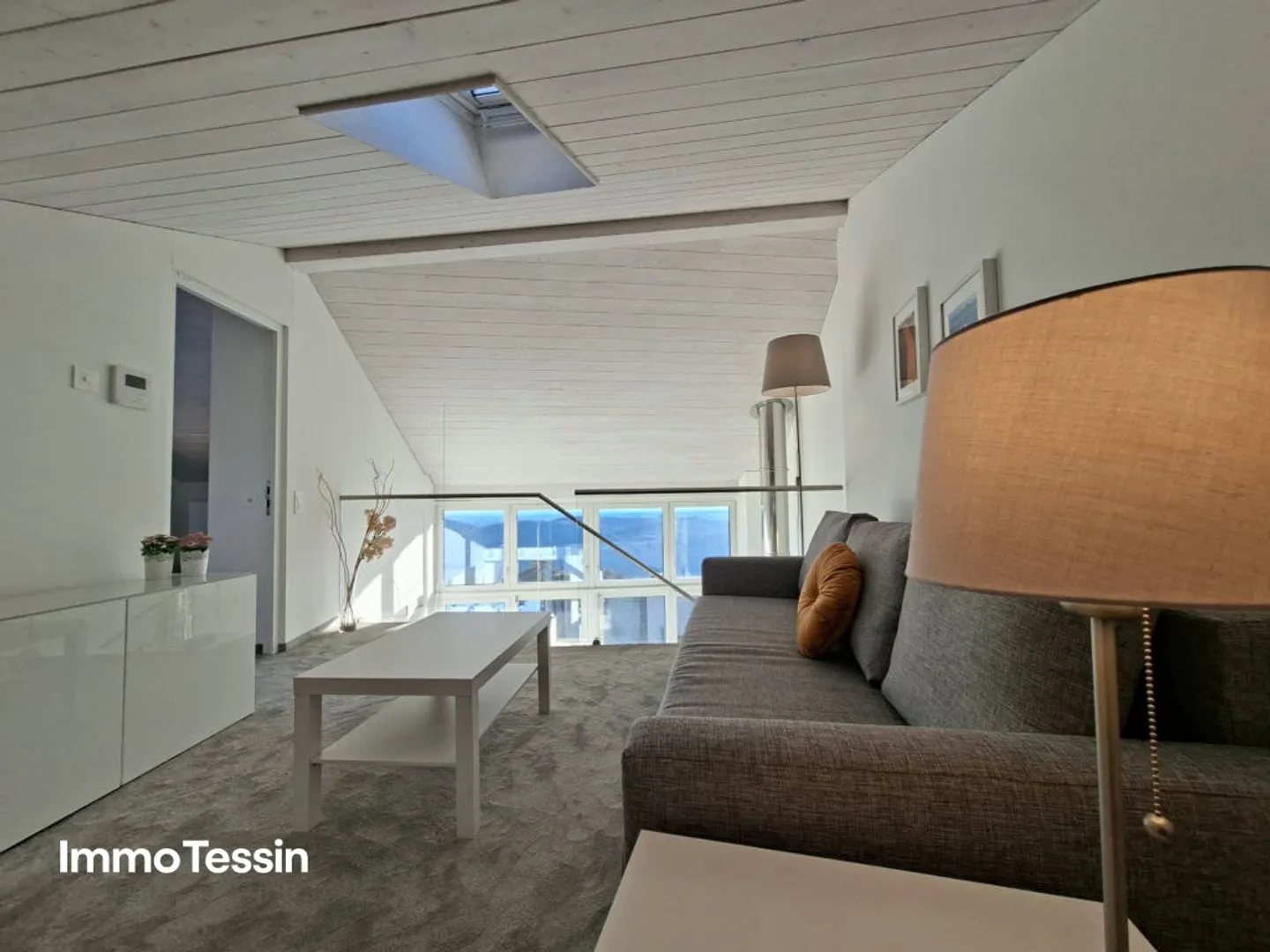 RENDEMENT: Élégante maison multifamiliale luxueusement rénovée avec 3 appartements dans un endroit panoramique ensoleillé et calme - Photo 10 sur 13