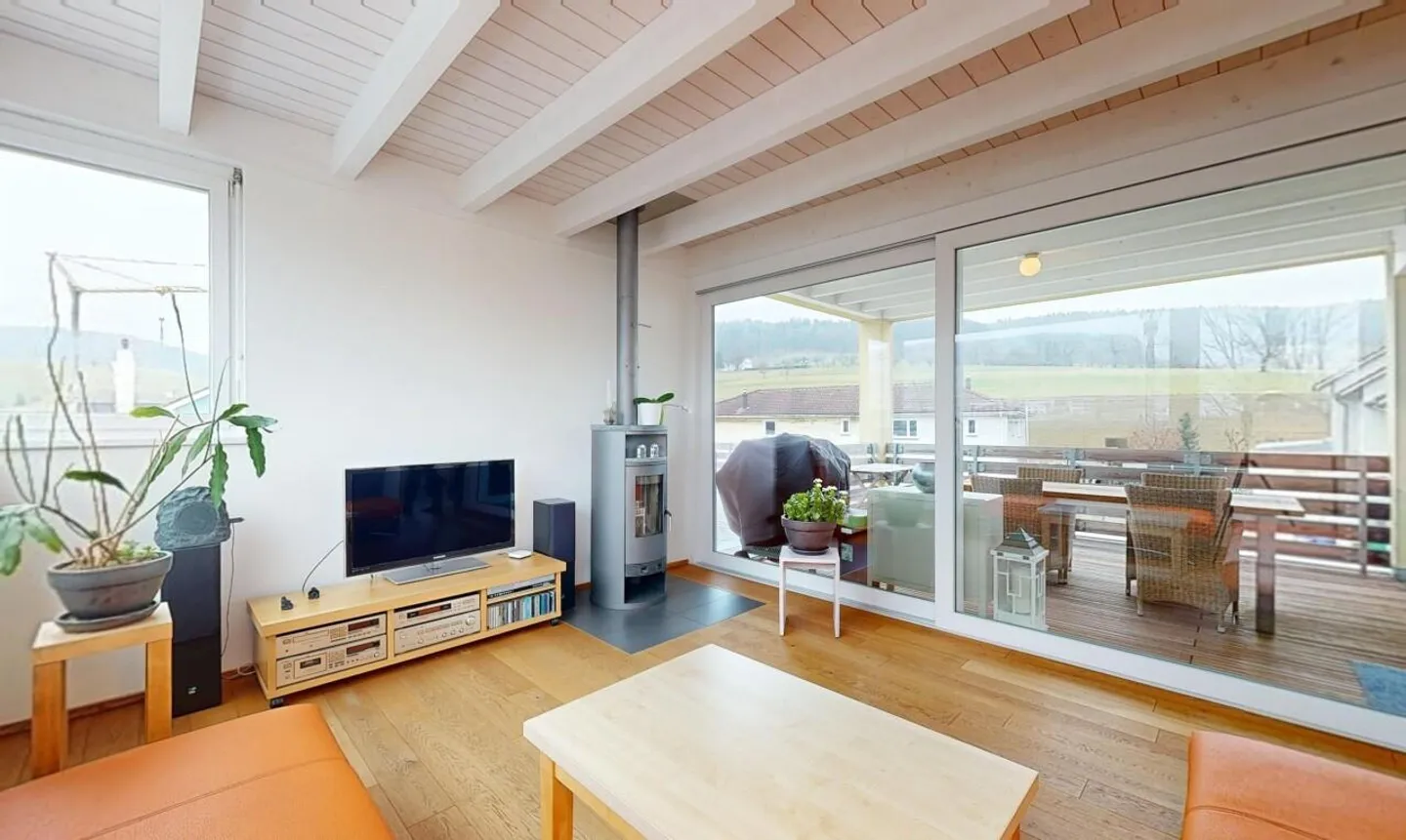 Single-family house with workshop and PV system in Gelterkinden - Photo 4 of 13