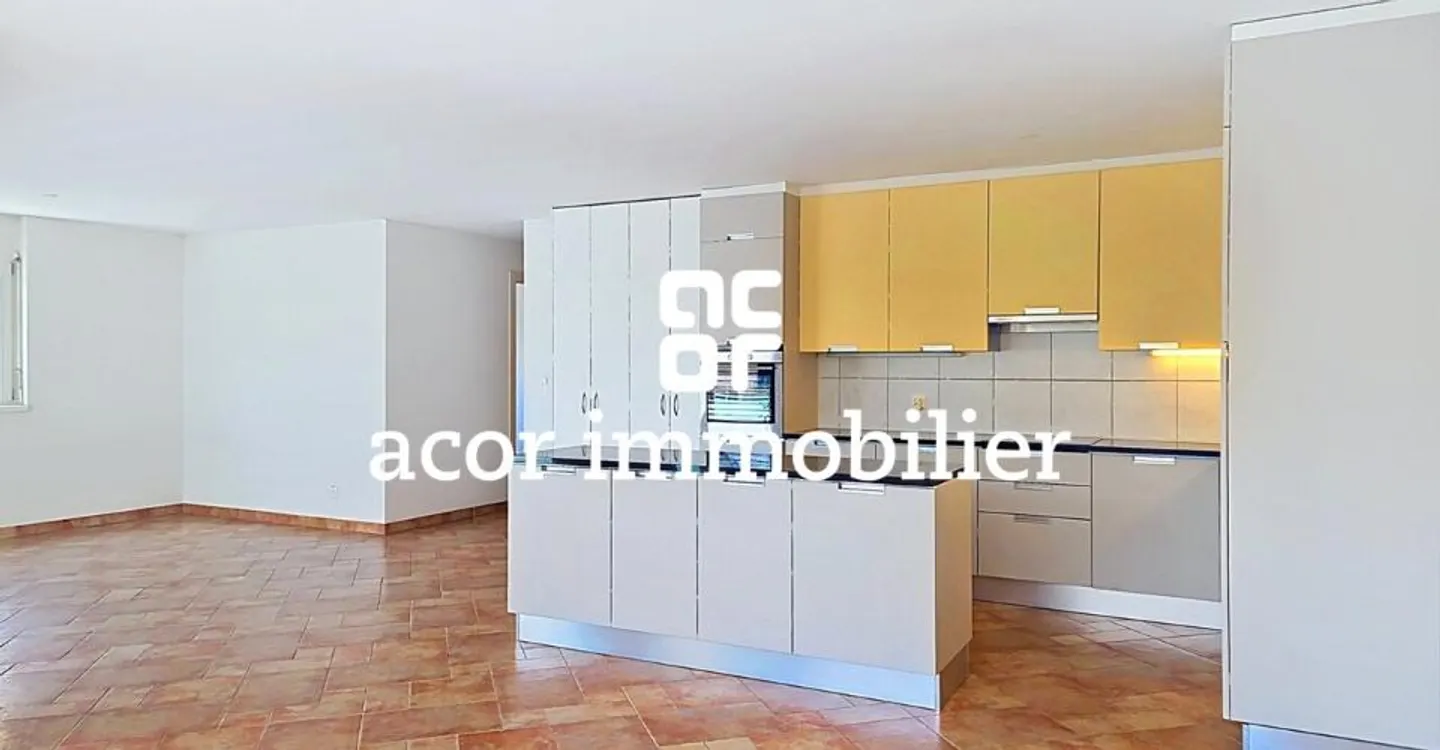Spacious 3.5-room apartment in the heart of the city of Sion! - Photo 1 of 4