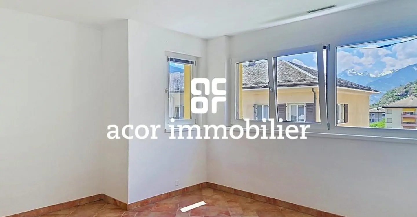 Spacious 3.5-room apartment in the heart of the city of Sion! - Photo 2 of 4