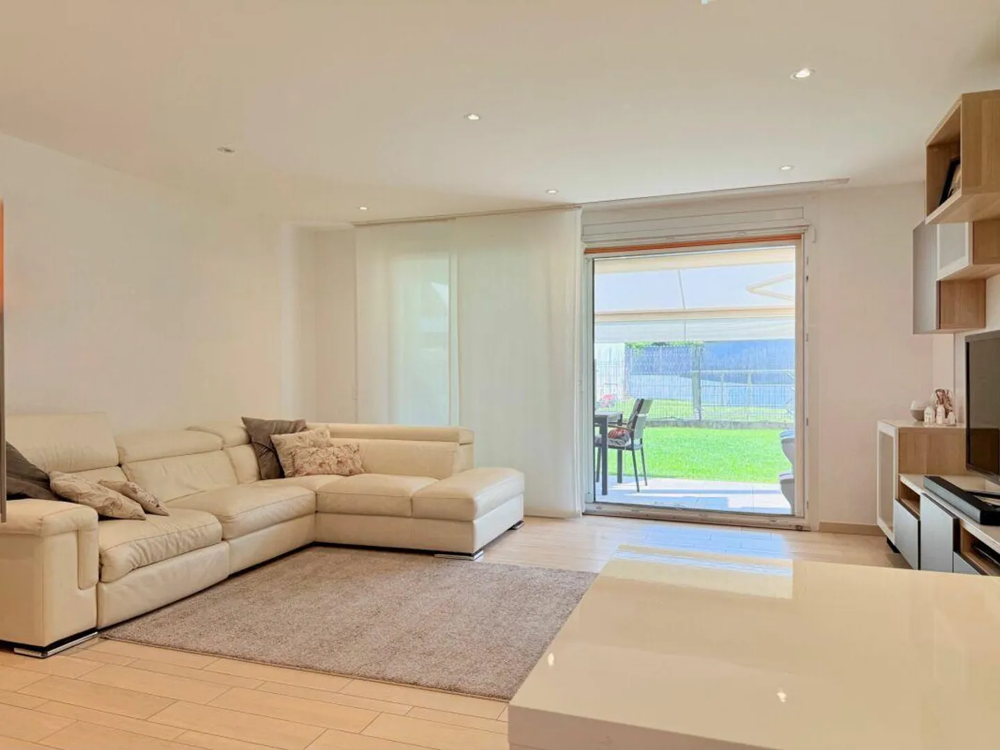 Spacieux et lumineux 4.5 pièces avec jardin - Arbedo Castione - Photo 1 sur 9