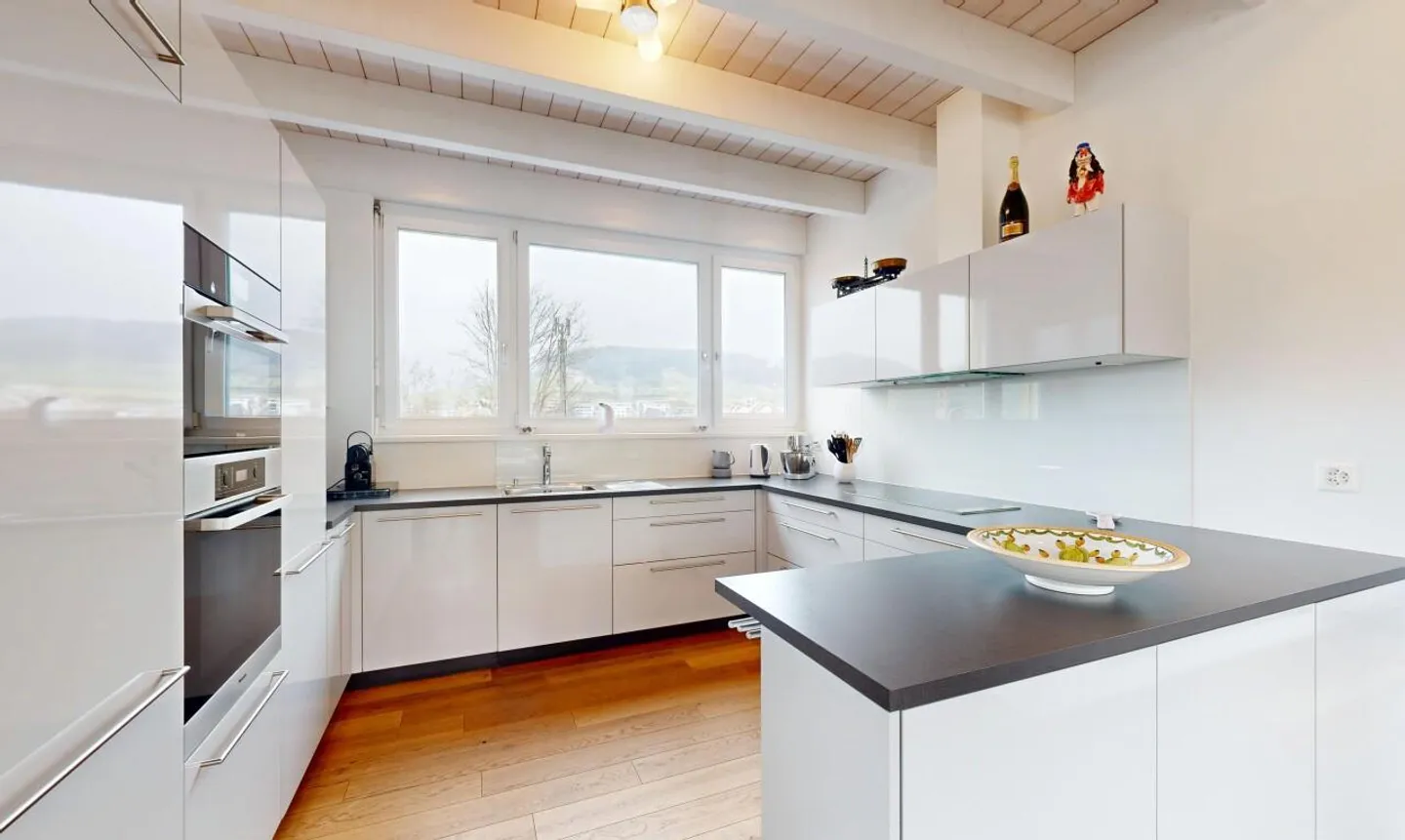 Single-family house with workshop and PV system in Gelterkinden - Photo 8 of 13