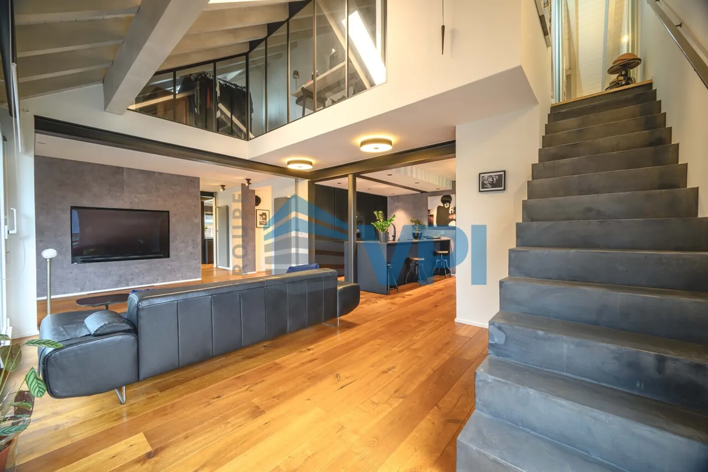 Appartamento duplex di 5,5 locali completamente ristrutturato - Foto 2 di 5