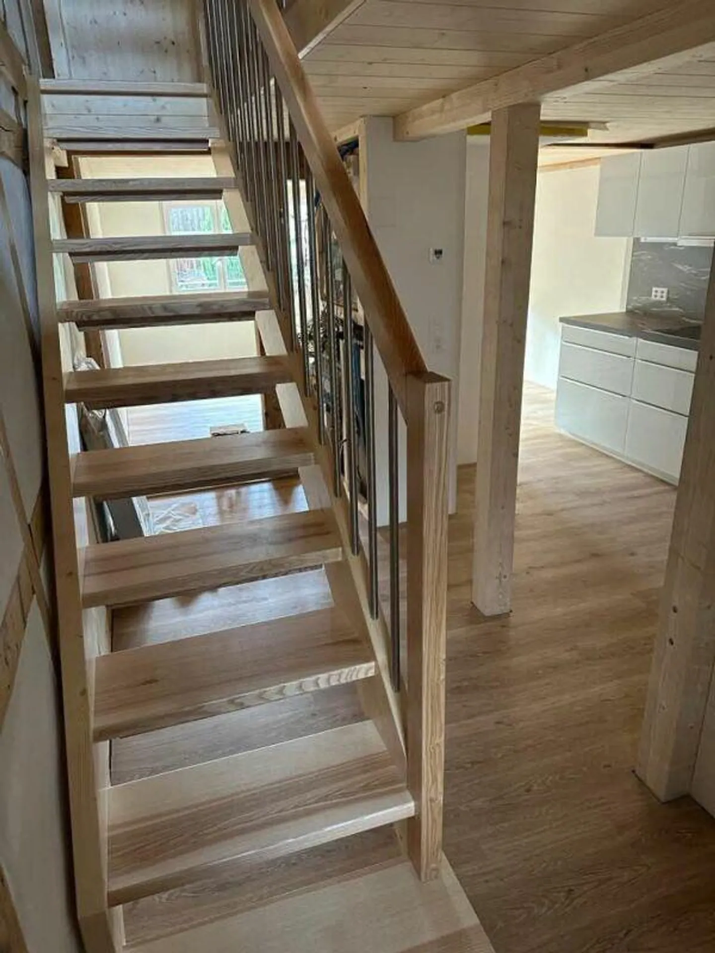 Casa bifamiliare di 4,5 stanze con un fascino particolare - Foto 3 di 12