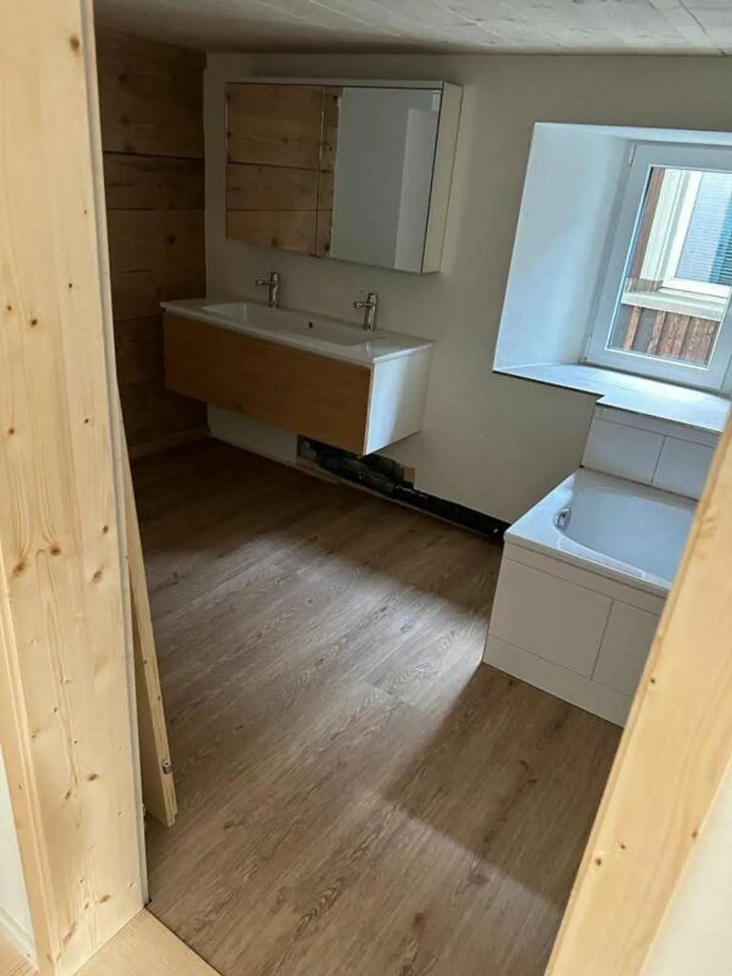 Casa bifamiliare di 4,5 stanze con un fascino particolare - Foto 4 di 12