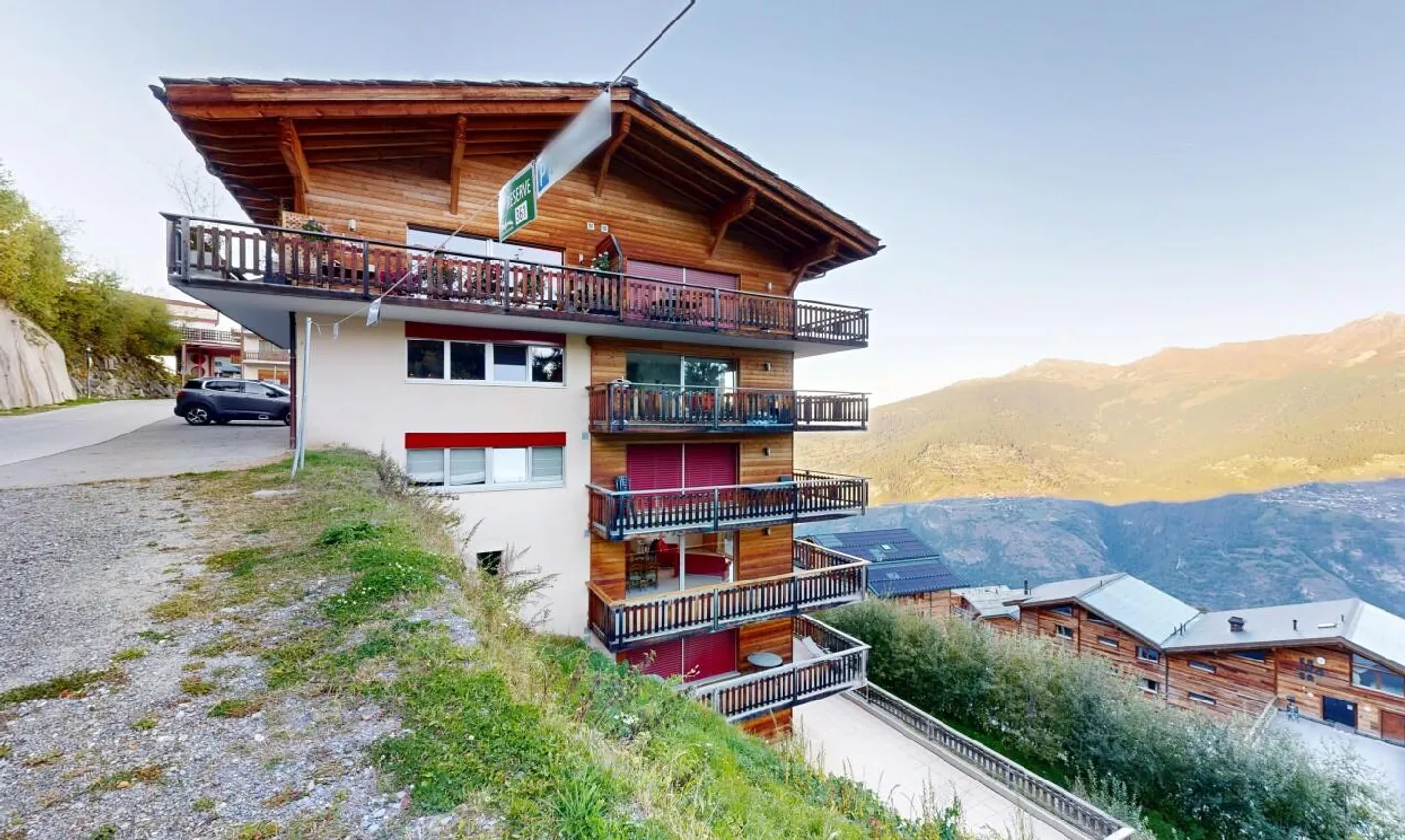 «Magnifico appartamento con terrazza 50m² di fronte alle vette» - Foto 2 di 11
