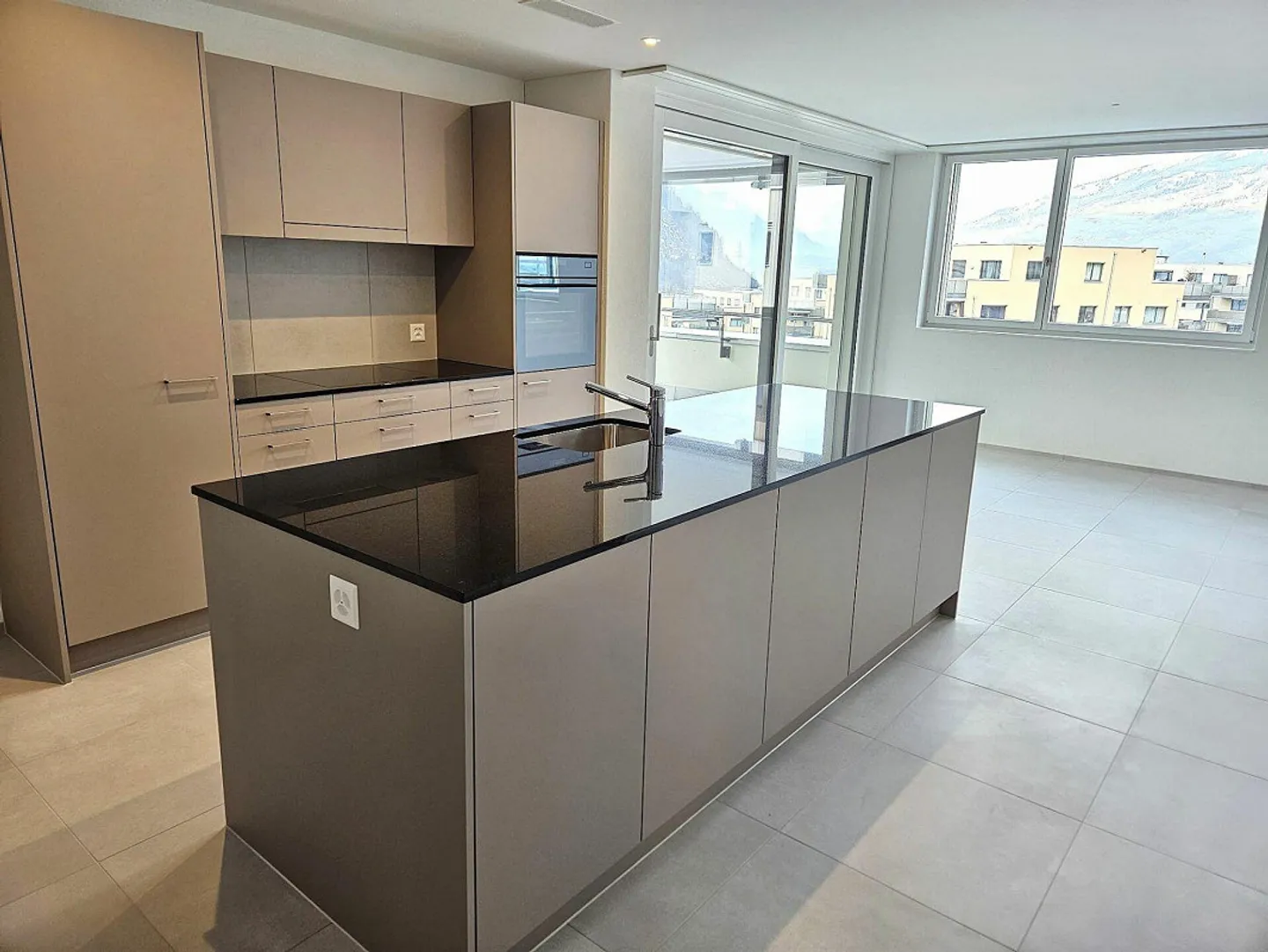 Qualité de vie moderne - Appartement spacieux de 4,5 pièces - Photo 2 sur 10