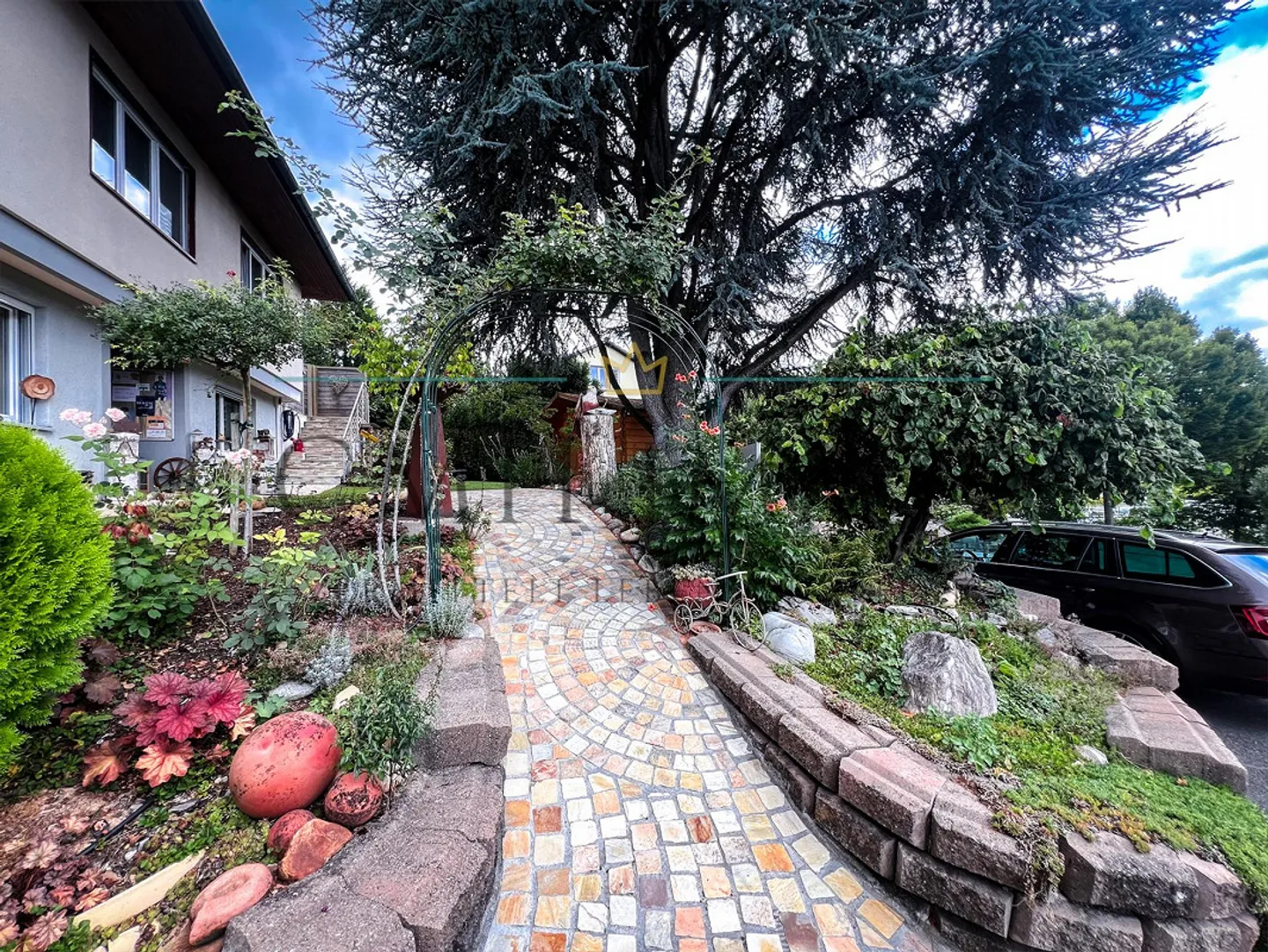 "Traumhaftes Einfamilienhaus mit Einliegerwohnung - Foto 2 von 19