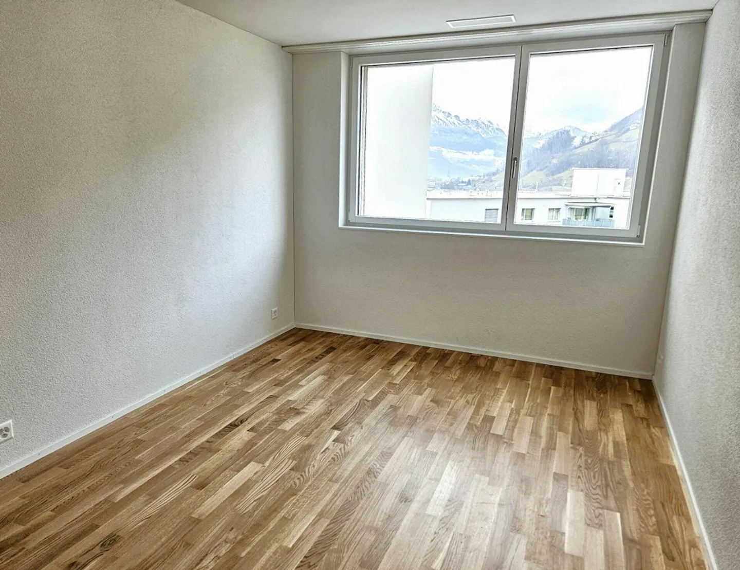 Qualité de vie moderne - Appartement spacieux de 4,5 pièces - Photo 3 sur 10