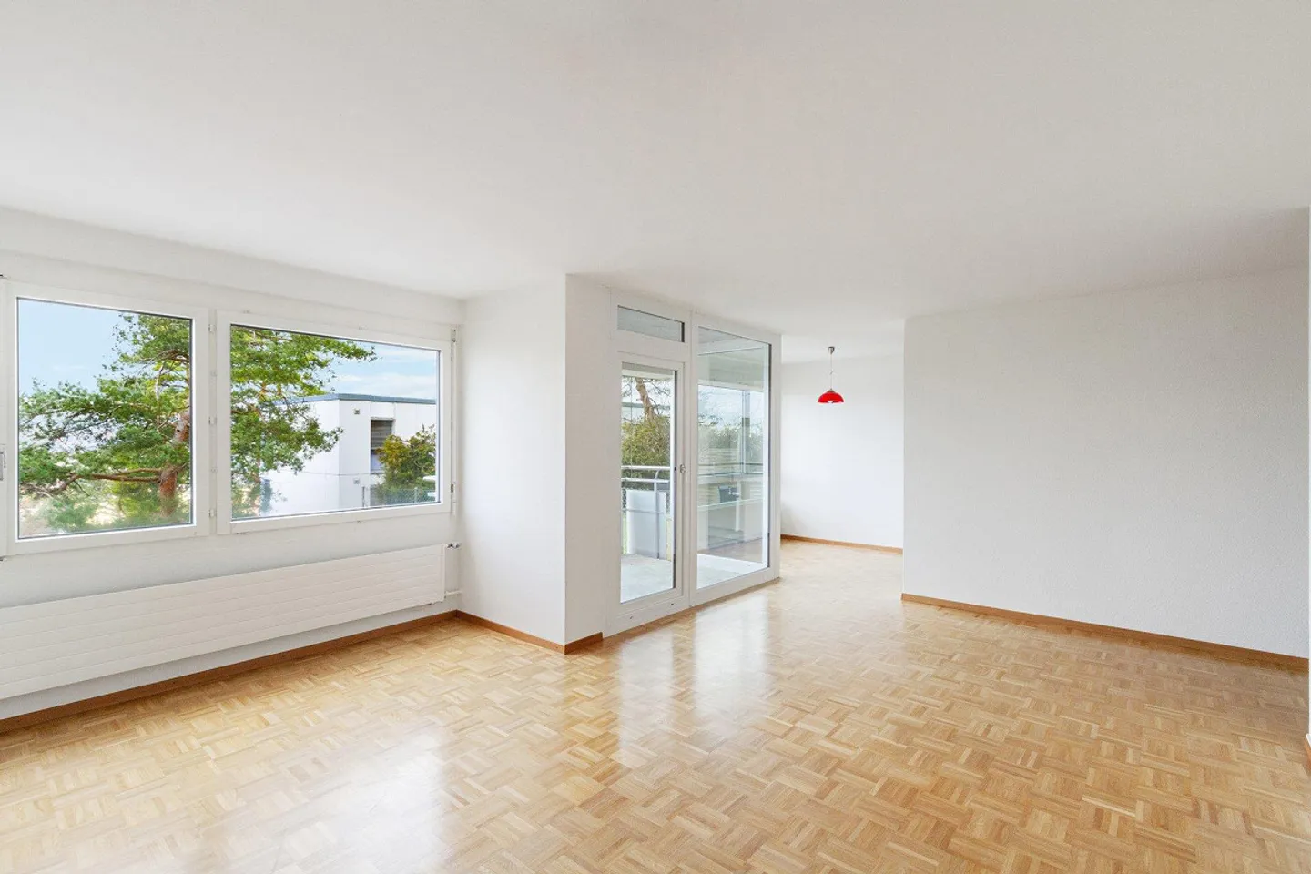 Accommodation with a splendid view of the city of Fribourg - Photo 3 of 9