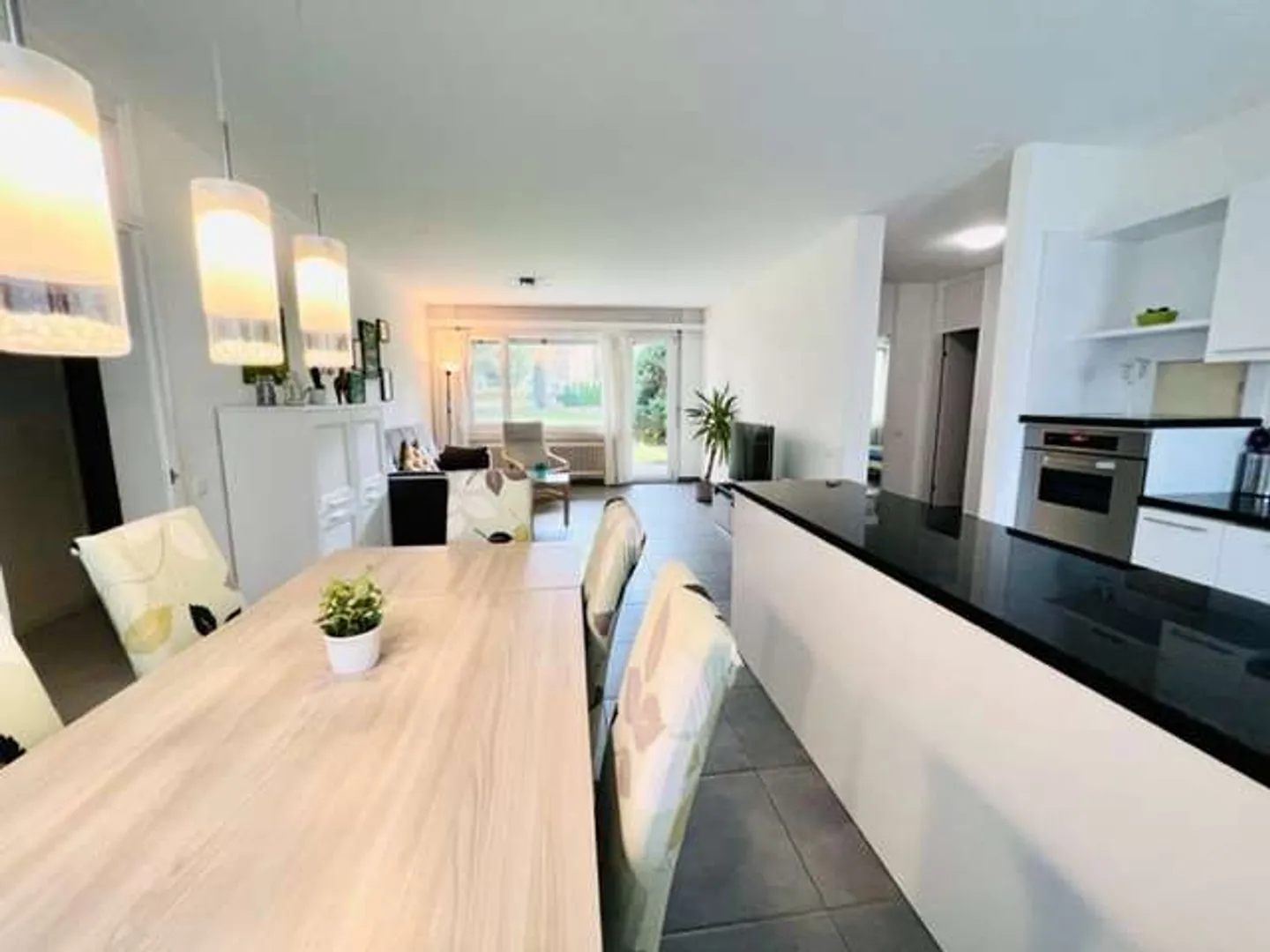 Appartement confortable de 4,5 pièces avec jardin - Photo 1 sur 13