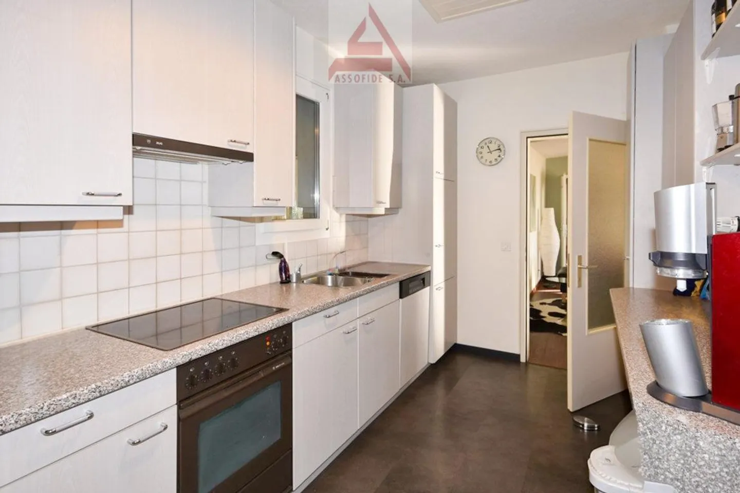 Zweifamilienhaus mit Pool - Foto 2 von 7